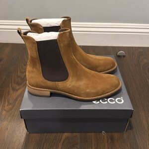 New Ecco Boots - Tan Suede Size 10.5